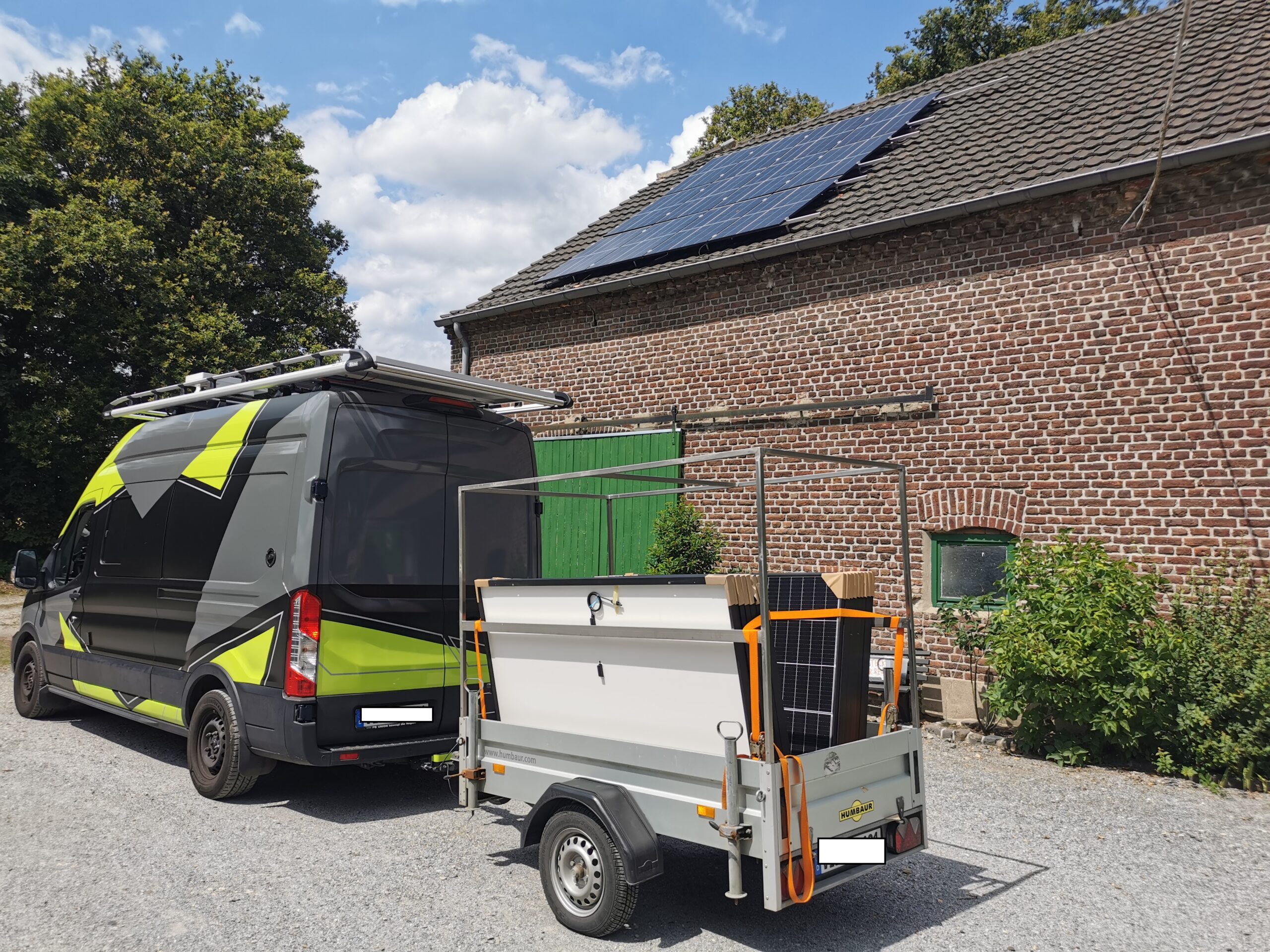 Anlieferung und Aufbau vor Ort für: LiFePo4 - PV-Speicher 48V / 51.2V -  Lambeck Solar